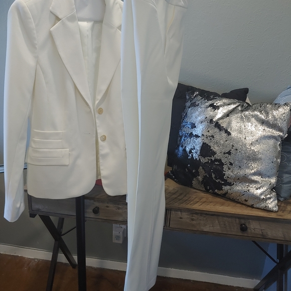 Size 2 Michael Kors 2-piece suit. Cream! Yasss! - Picture 5 of 15